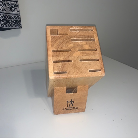 Zwilling JA Henckels Knife Block 9 Knife Slots, Scissors, Oak Wood Counter - Picture 3 of 16